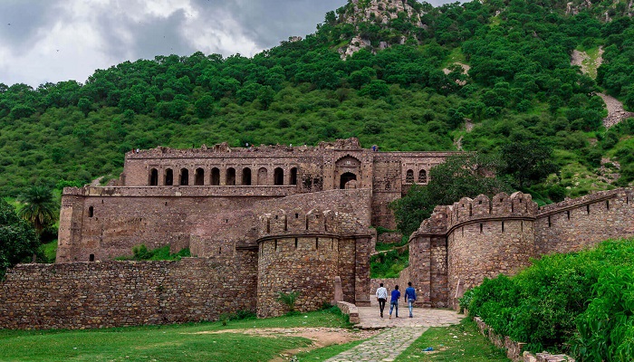 Jaipur To Abhaneri step well and bhangard fort